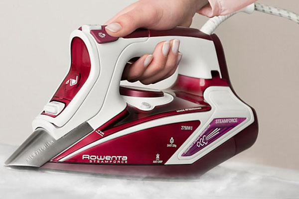 rowenta-dw9230-steam-iron-in-white.jpg