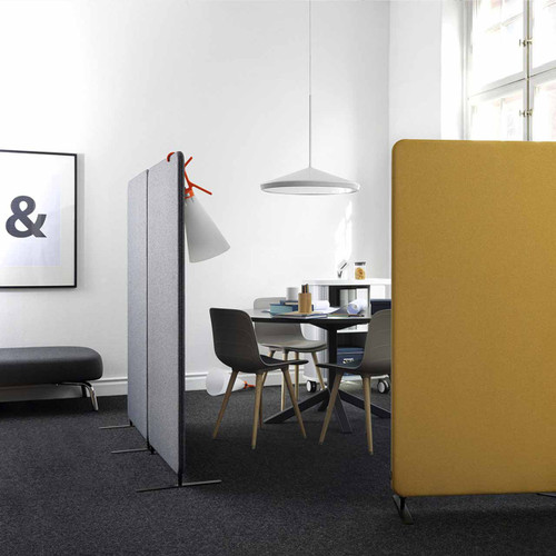 In high-noise working areas, Softline gives a high level of sound absorption on total screen surface. The screen is suitable for open office landscapes - with these you have the possibility to create smaller, separated work spaces