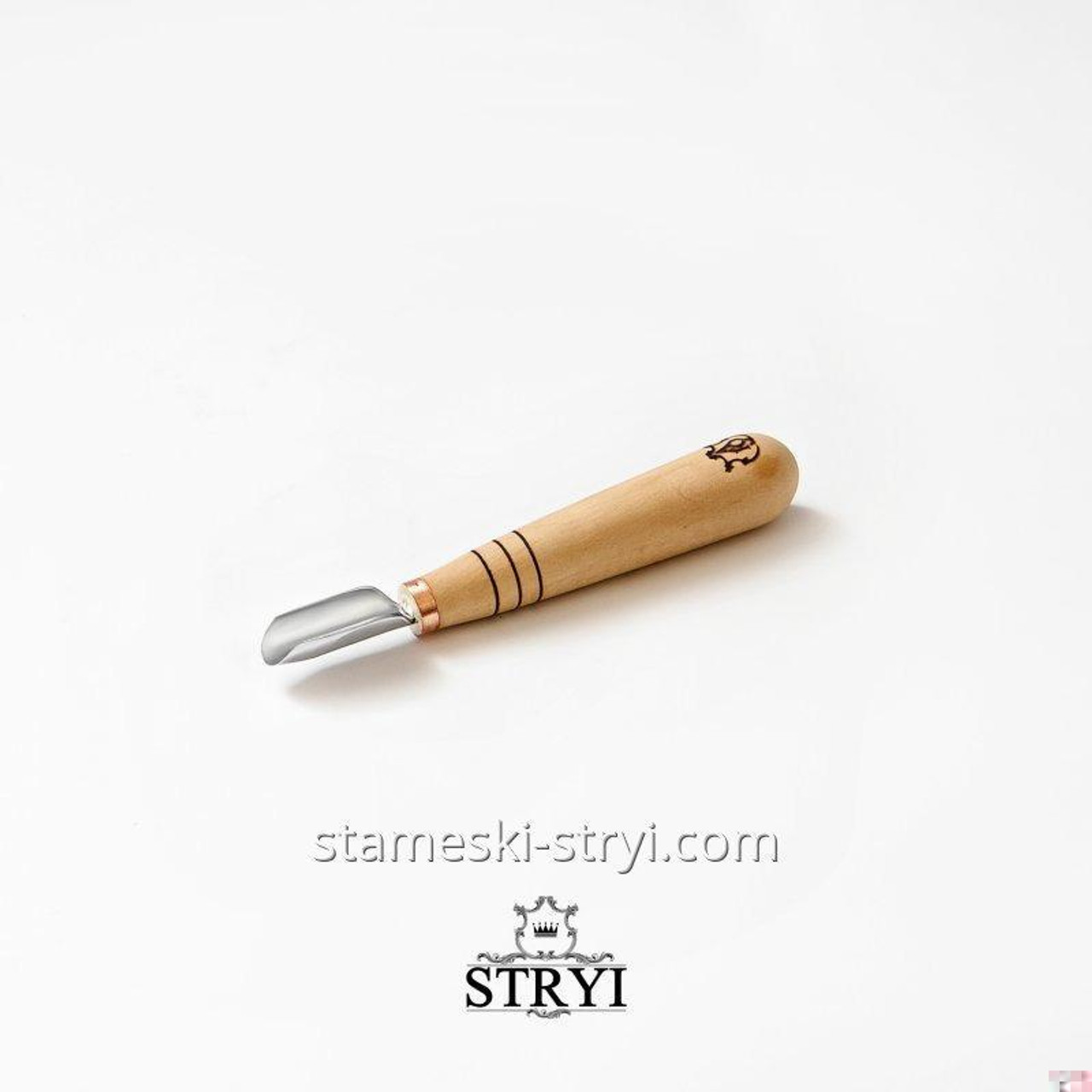 The Stryi Shorty Beveled Semi-Circular Gouge 15mm provides an ergonomically shaped handle with a deep sweep.