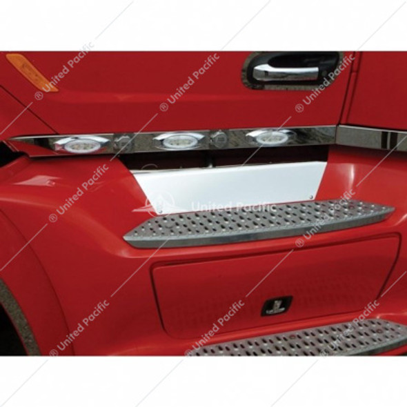 STAINLESS PETERBILT 579 FRONT STEP TRIMS