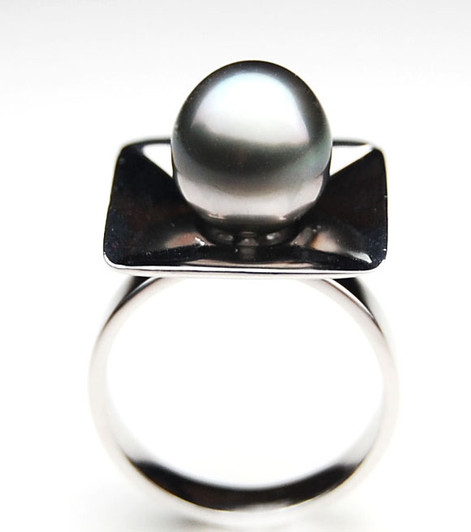 TR080 (AA 11mm Tahitian Grey  pearl Ring in Silver)