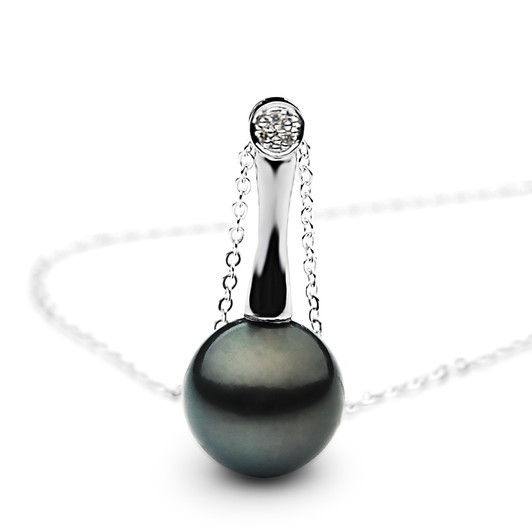 TP132 (AA 15 mm Tahitian Black pearl Pendant and Diamonds in Heavy 18k White Gold)