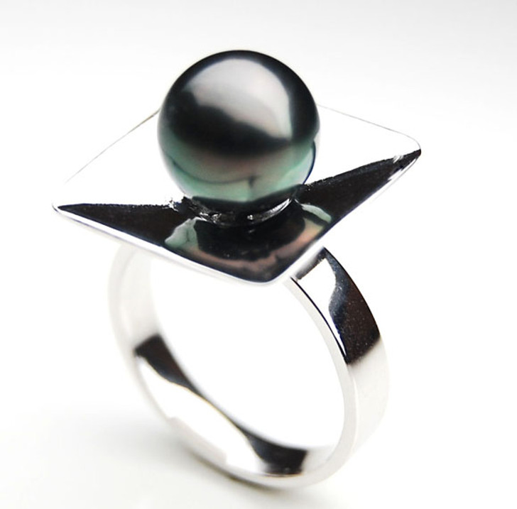 TR070 (AA 10mm Tahitian Black pearl Ring in Silver)