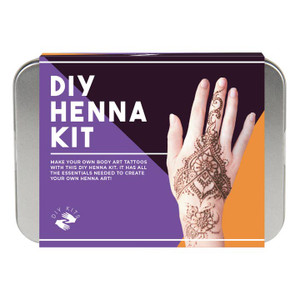 shows outside of kit, with "DIY HENNA KIT" printed on the left hand side and a hand with a completed henna design on the right hand side shows outside of kit, with "DIY HENNA KIT" printed on the left hand side and a hand with a completed henna design on the right hand side