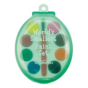 Closed small paint set in a green translucent case. Closed small paint set in a green translucent case.