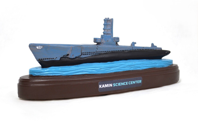 A resin statute of the USS Requin submarine at sea in 3/4 view.