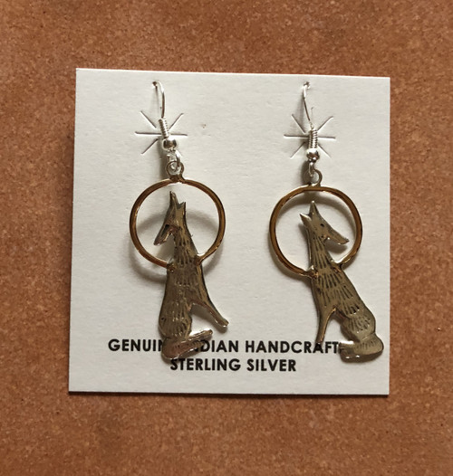 Gold overlay Wolf howling to moon.