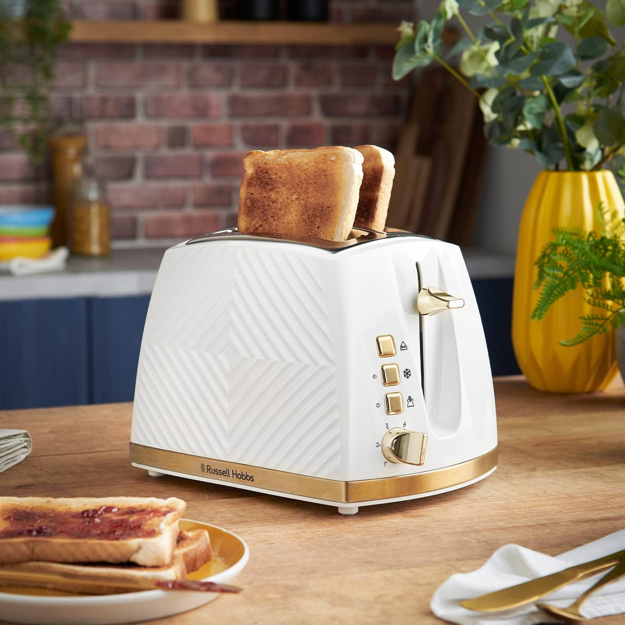https://cdn11.bigcommerce.com/s-8ek7z3h3jn/images/stencil/1280x1280/products/9205/51555/russell-hobbs-groove-2-slice-toaster-white-or-26391__75244.1691734645.jpg?c=1?imbypass=on
