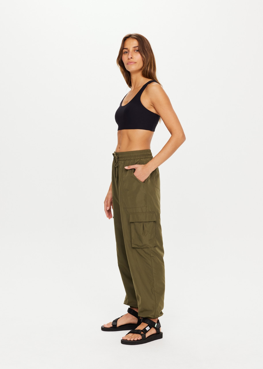 Women's Organic Cotton Baggy Cargo Pants in Authentic Khaki