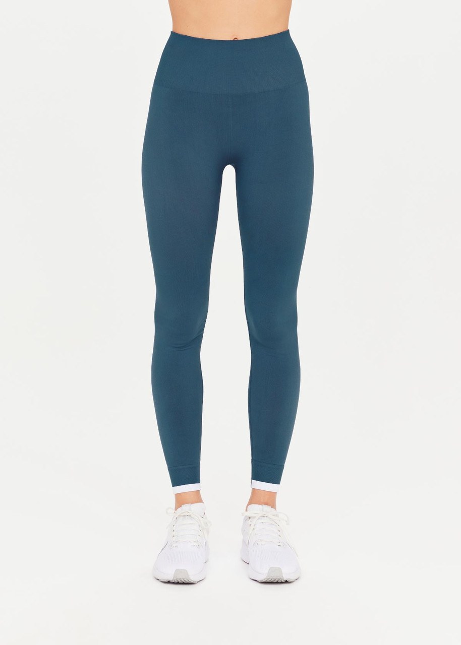 FORM SEAMLESS 25IN MIDI PANT in POOL