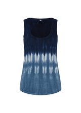 THE UPSIDE women's tie dye organic cotton Seeker Emma Knitted Tank Top is designed for a regular fit and features a tonal ribbed neckline and armholes. Made for lifestyle.
