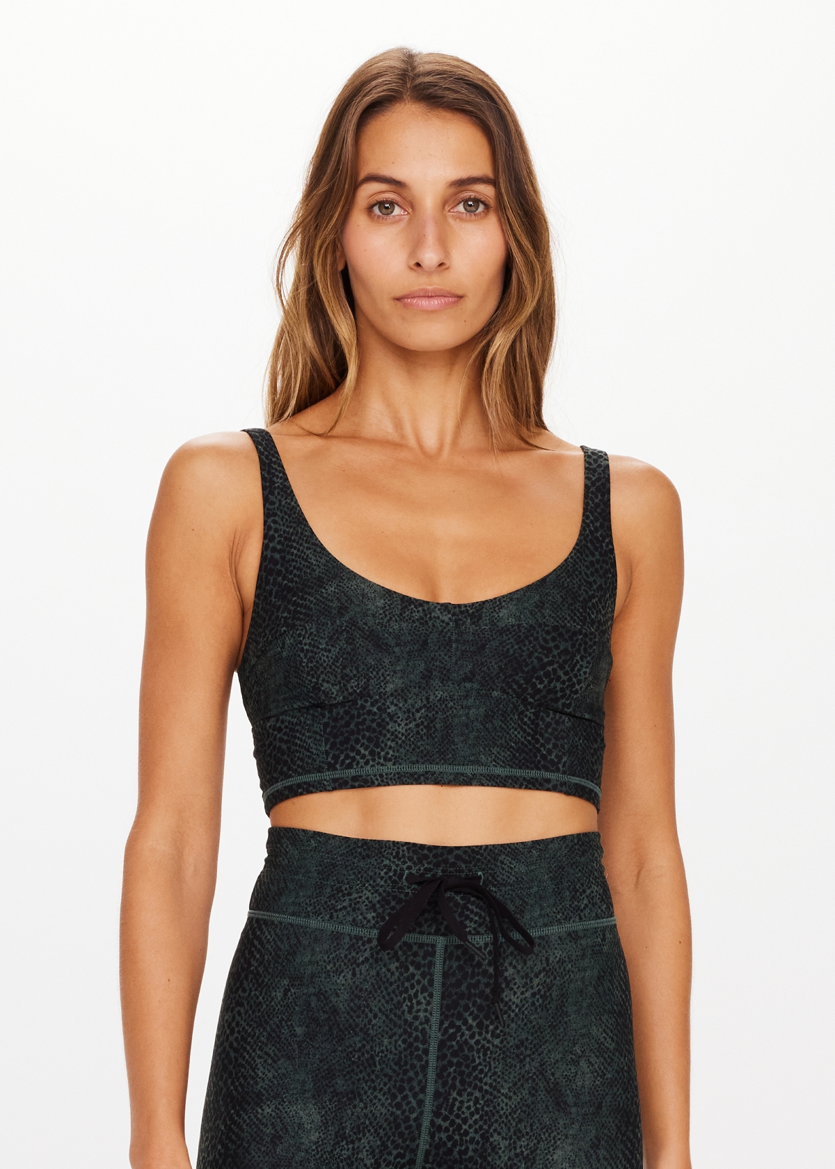 UO Maddie Ribbed Velvet Cropped Tank Top  Tank tops, Cropped tank top, Tank  top urban outfitters