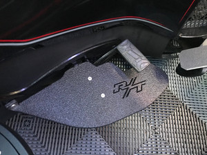 RT 2010-2019 Marche-Pied Conducteur 18" Aluminium Rhino Lining - Logo RT RT 2010-2019 Marche-Pied Conducteur 18" Aluminium Rhino Lining - Logo RT