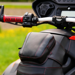Show Chrome - Ryker - Pochette De Réservoir Ballistic Rouge Show Chrome - Ryker - Pochette De Réservoir Ballistic Rouge