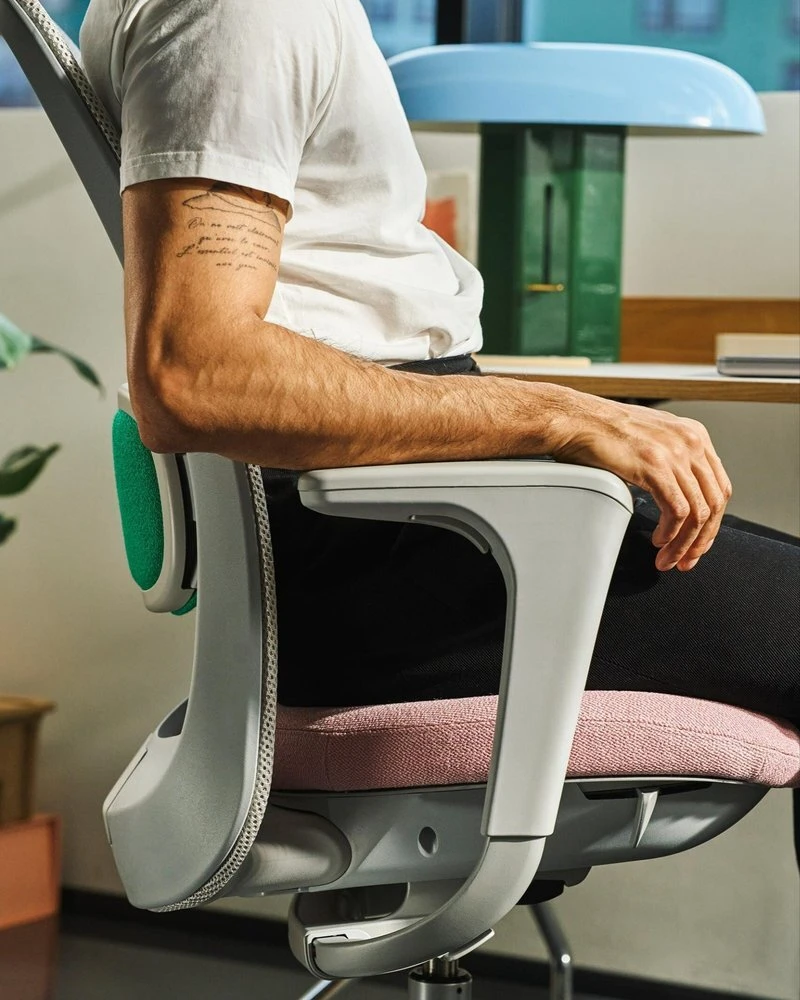 H&Aring;G SoFi ergonomic chair supporting active sitting at a desk