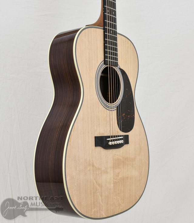 C.F. Martin Custom Shop 000 Bearclaw Sitka Spruce w/ Wild Grain East Indian Rosewood Back & Sides (s/n: 2041) | Northeast Music Center Inc.