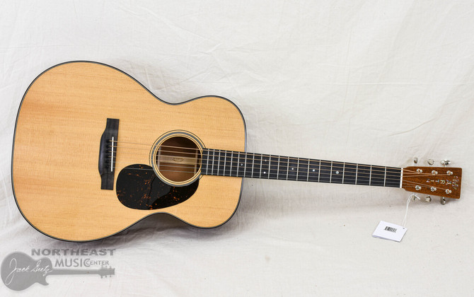 C.F. Martin Custom Shop 000 w/ VTS Sitka Spruce Top & Premium Sinker Mahogany Back & Sides | Northeast Music Center Inc.