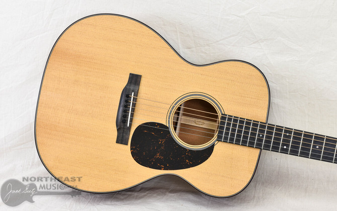 C.F. Martin Custom Shop 000 w/ VTS Sitka Spruce Top & Premium Sinker Mahogany Back & Sides | Northeast Music Center Inc.