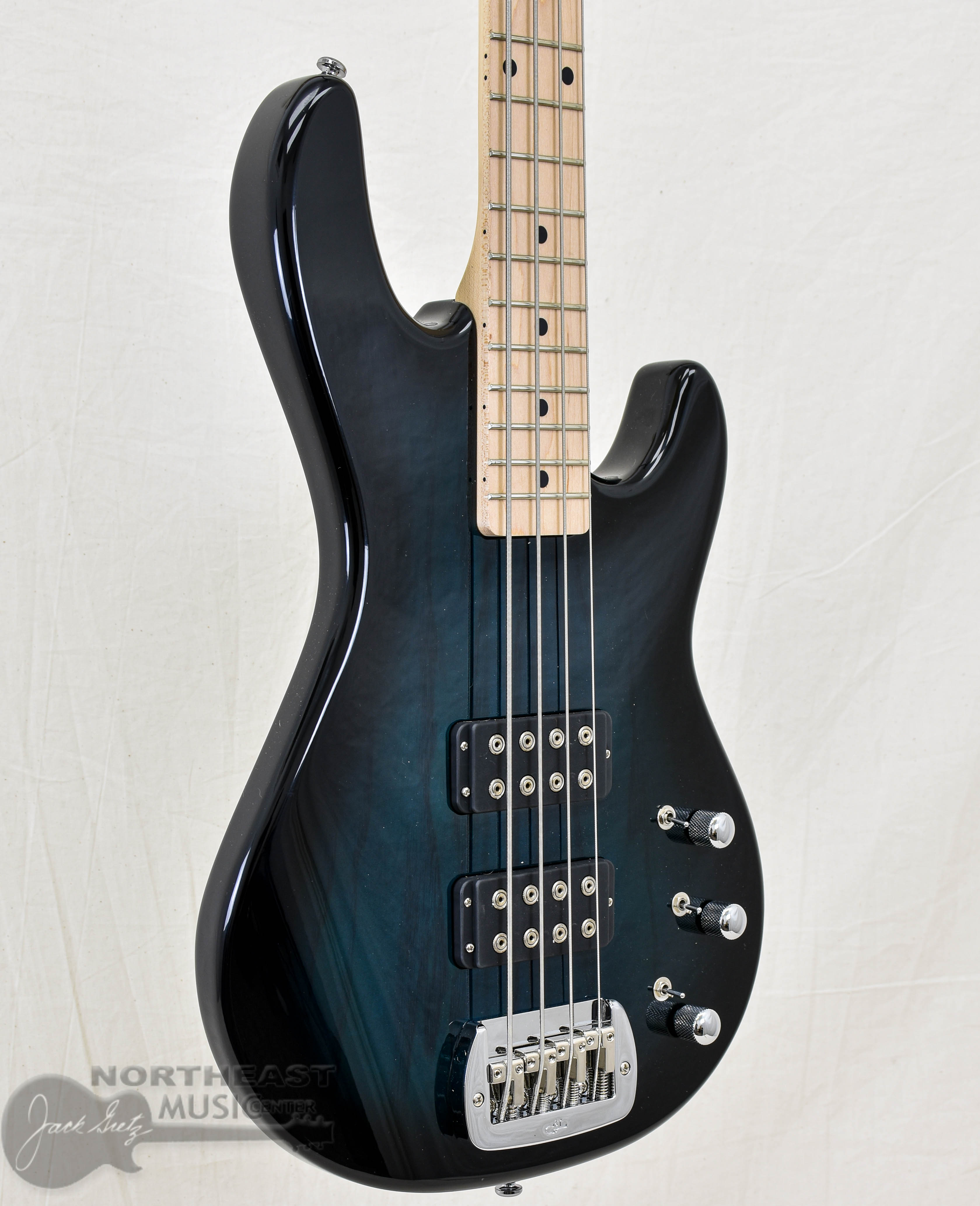 レア G&L Tribute Series M-2000 G&L Tribute M-2000 Bass Guitar in Gloss Black Finish
