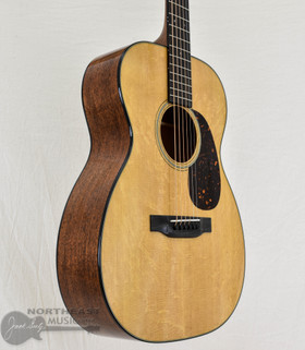 C.F. Martin Custom Shop "00" Bearclaw Sitka Spruce w/ Quilted Mahogany Back and Sides (s/n: 7347) | Northeast Music Center Inc.