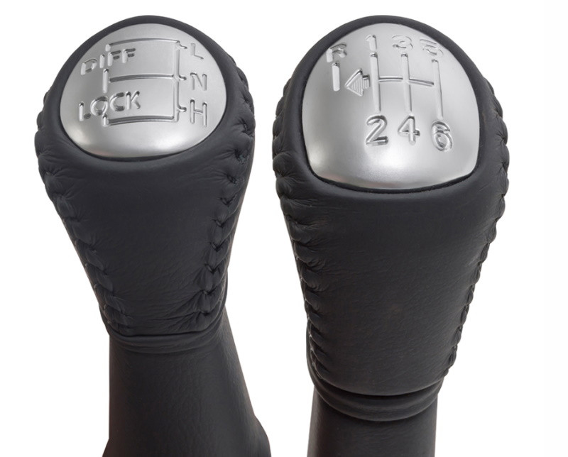 Bowler LANDROVERDefender ギアシフターセットTDCI適合 Britpart Tdci Gear Lever Set Finished In Leather for Defender - DA1472