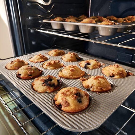 Whirlpool® 30-inch Gas Smart Range with No Preheat Mode and Steam Clean WSGS3330TB