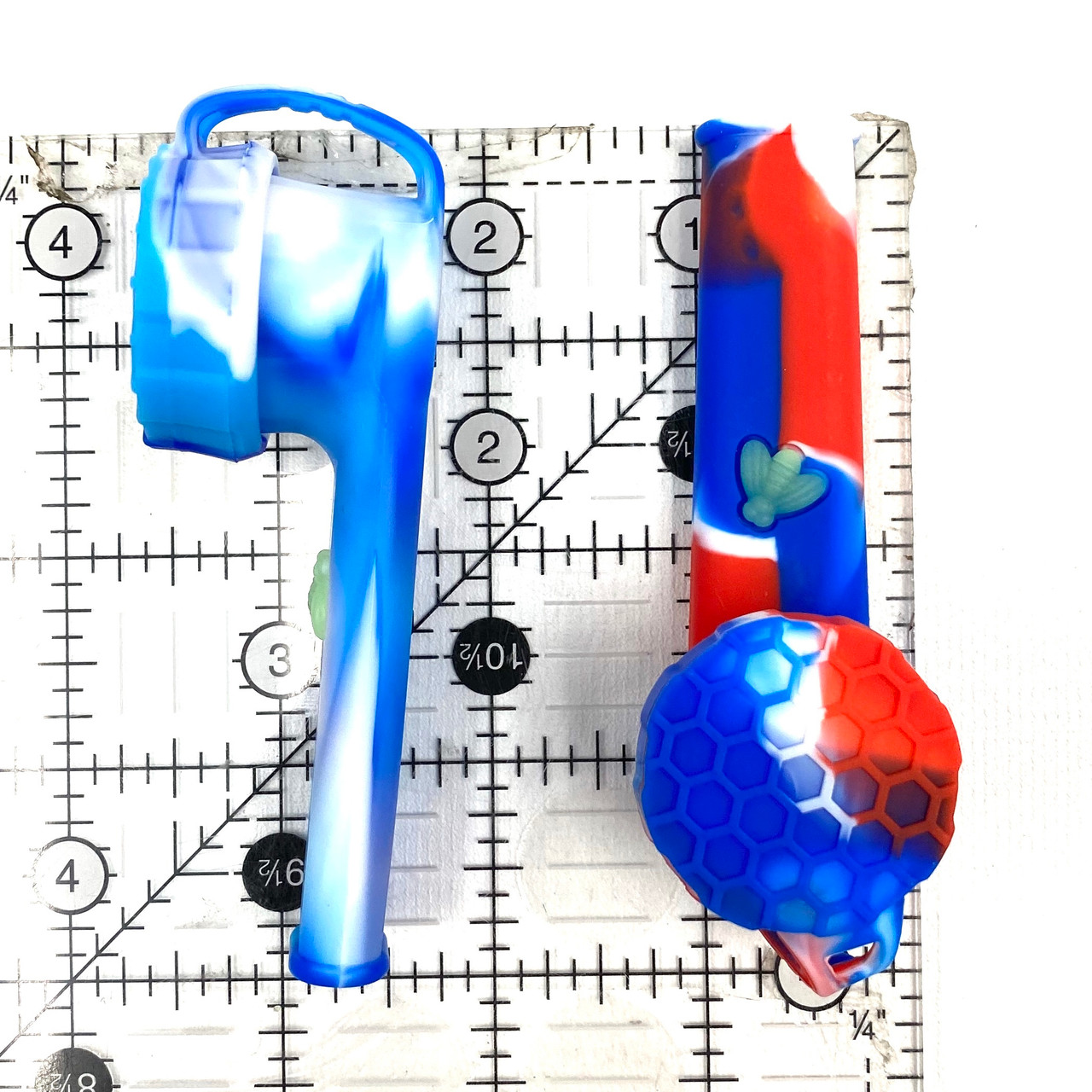 https://cdn11.bigcommerce.com/s-8gv3kvg8/images/stencil/1280x1280/products/3888/13452/hs-slcn-capbee-captain-bee-capped-silicone-hand-pipe-with-glass-bowl-assorted-1-count-4__92607.1620327920.jpg?c=2