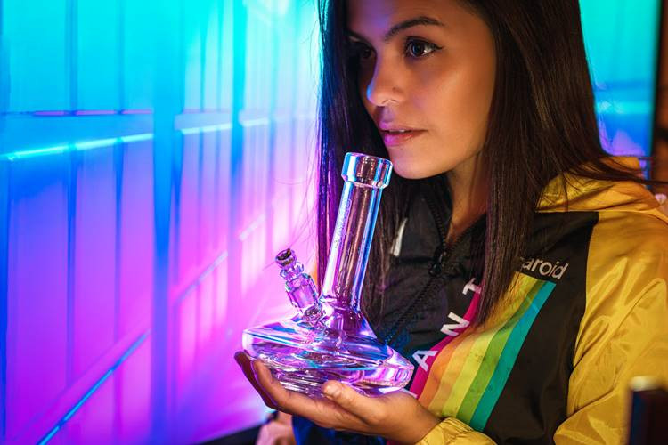 Six Reasons Why Glass Bongs Beat Other Materials Puffr