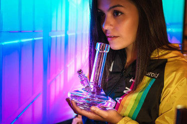 Six Reasons Why Glass Bongs Beat Other Materials