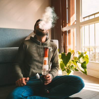 Visualization of moist, conditioned smoke from a water pipe