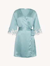 Kurzer Morgenmantel in Mandelgrün aus Seide mit Frastaglio-Stickerei_0