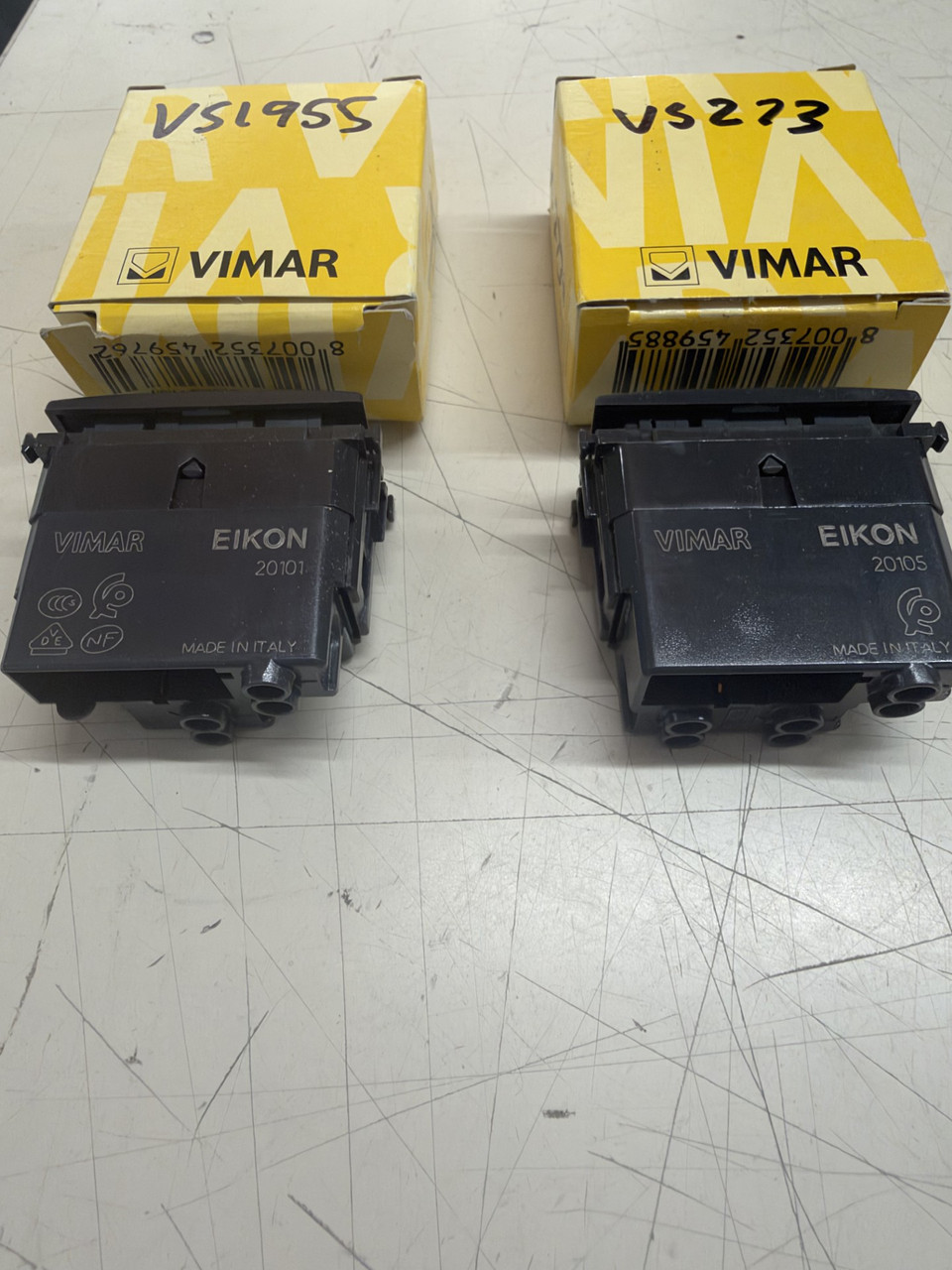 Vimar Switch (2Way Latching axial) 3 blue LED midswitch