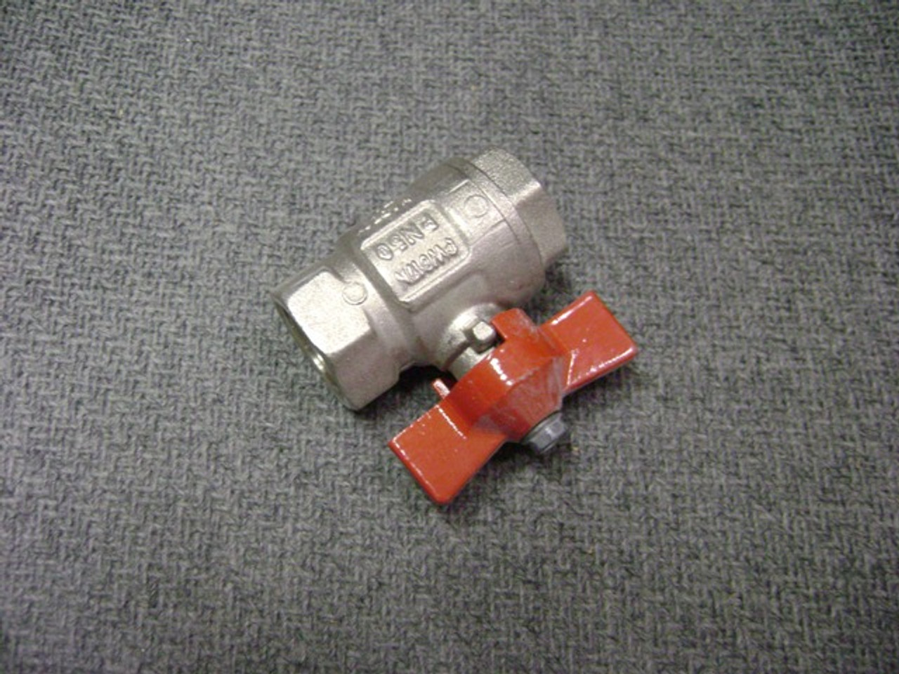 Valve 1/2" female to female