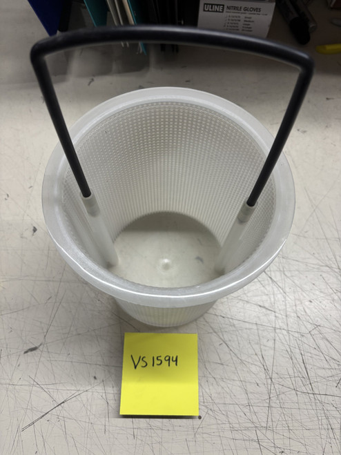 Engine 7 5/8 x 13 1/4 deck mounted strainer basket