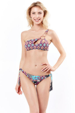 One-shoulder bandeau bikini with rings and regular briefs