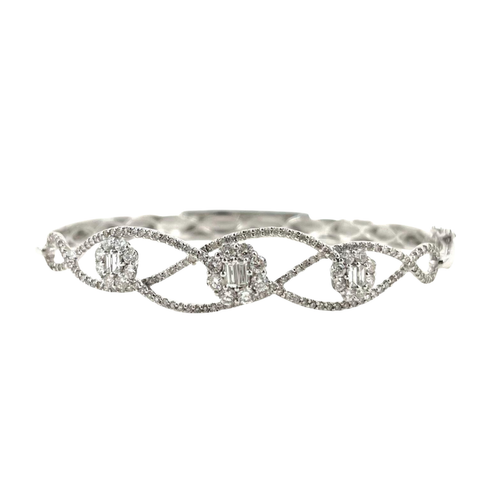 18 Karat White Gold Bangle with 1.47ctw Diamonds