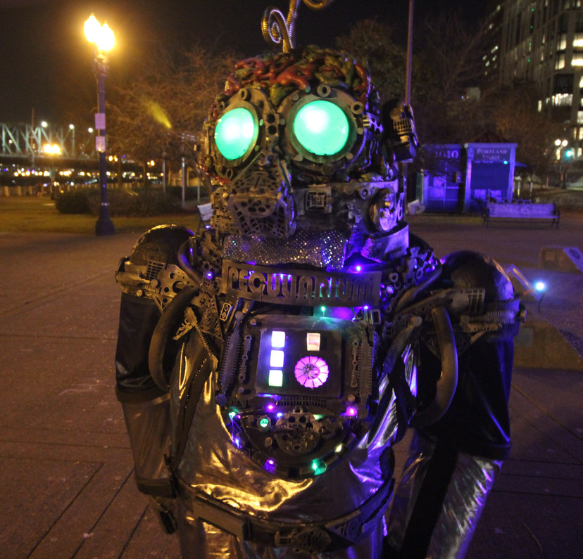 Robert our unpaid intern alien checks out Rose City Comic-con