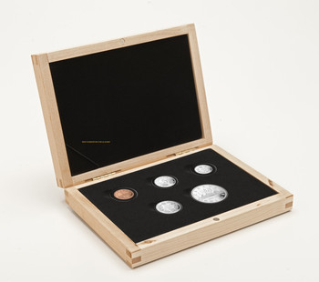 2010 LIMITED EDITION PROOF SET - 75TH ANNIVERSARY OF CANADA'S VOYAGEUR SILVER DOLLAR 2010 LIMITED EDITION PROOF SET - 75TH ANNIVERSARY OF CANADA'S VOYAGEUR SILVER DOLLAR