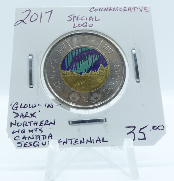 2017 CIRCULATION CANADIAN TOONIE COMMEMORATIVE 'GLOW-IN-THE-DARK' NORTHERN LIGHTS CANADA SESQUICENTENNIAL