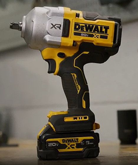 20V MAX XR Brushless Cordless 1/2