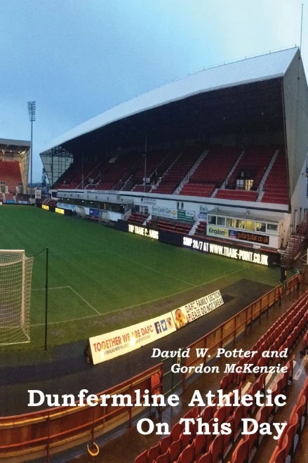 Dunfermline Athletic On This Day - Paperback