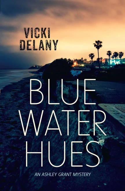 Blue Water Hues (Ashley Grant Mystery, 2)