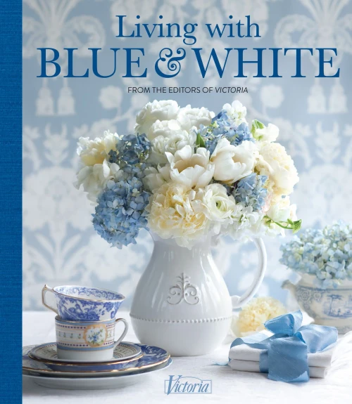 Living With Blue & White (Victoria) - 9781940772905