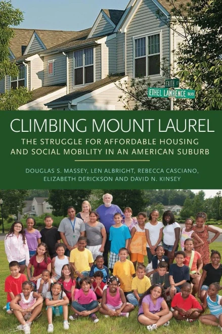 Climbing Mount Laurel: The Struggle For Affordable Housing And Social Mobility In An American Suburb - Paperback