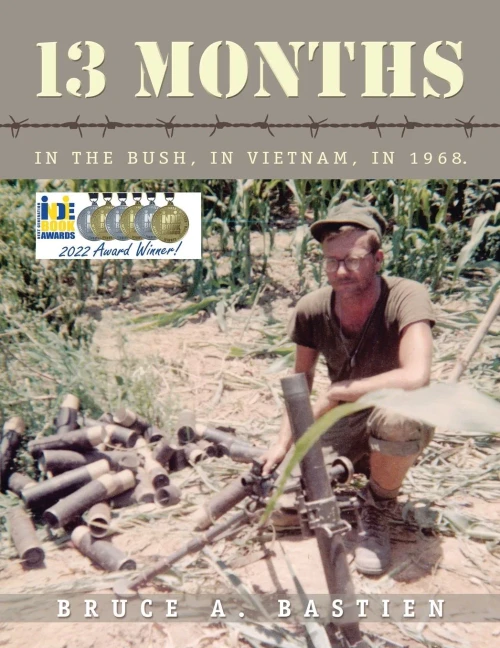13 Months: In the Bush, in Vietnam, in 1968 - 9781663204561