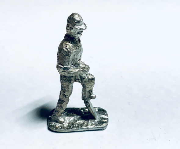 48-1254 Man with Shovel Digging Figure FKA Keil Line O scale