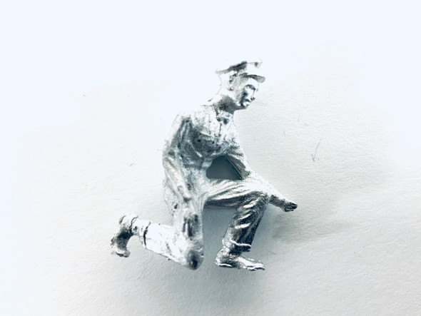 48-1401 Service Station Man Kneeling Figure FKA Keil Line O scale