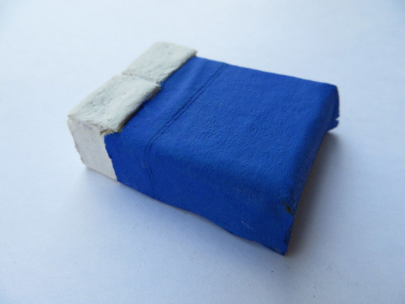 48-3019 O Scale Bed neatly made Unpainted Resin