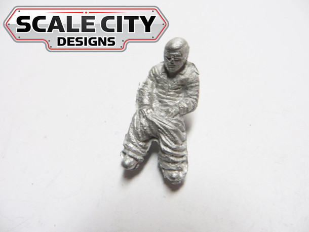 48-175 OUTHOUSE OCCUPANT FIGURE TOILET O SCALE FKA KEIL LINE WHITE META