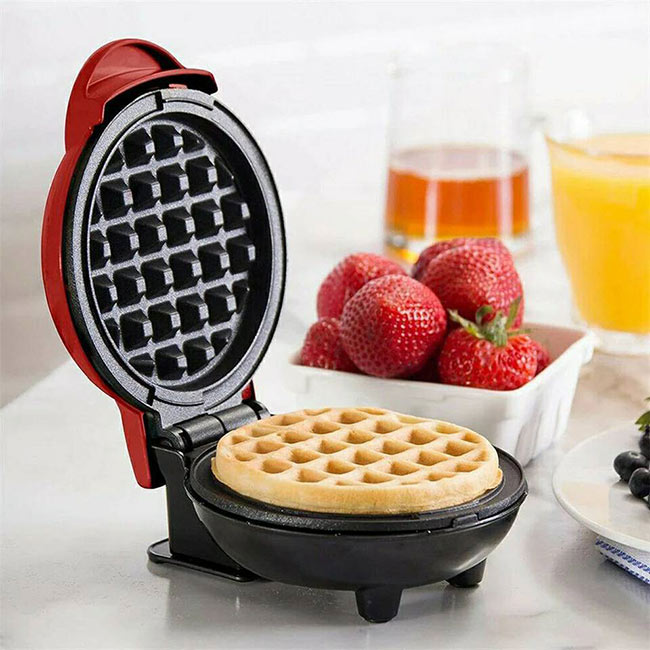 https://cdn11.bigcommerce.com/s-8ixoraq0x8/images/stencil/original/products/23508/90320/Mini-Waffle-Maker-1__92921__66286__47485.1660016880.jpg?c=1